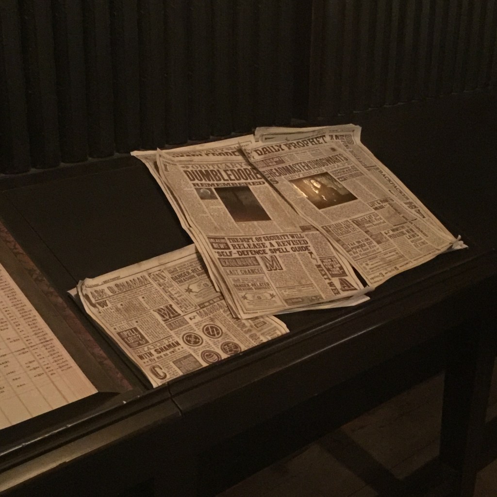 A neat effect makes it appear that the pictures are alive.